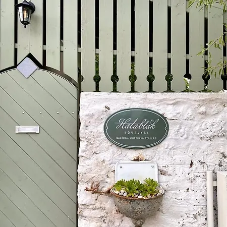 Hatablak Boutique In בית הארחה Köveskál